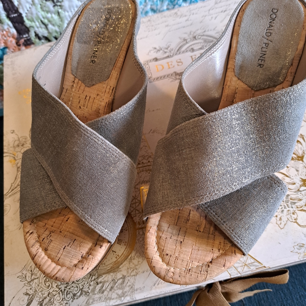 Donald J. Pliner, beautiful ,like new,silver metallic wedge,3 inch , size 7.5